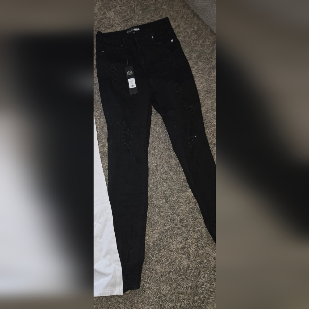 Fashion Nova Black Ripped Skinny Jeans - Picture 2 of 3
